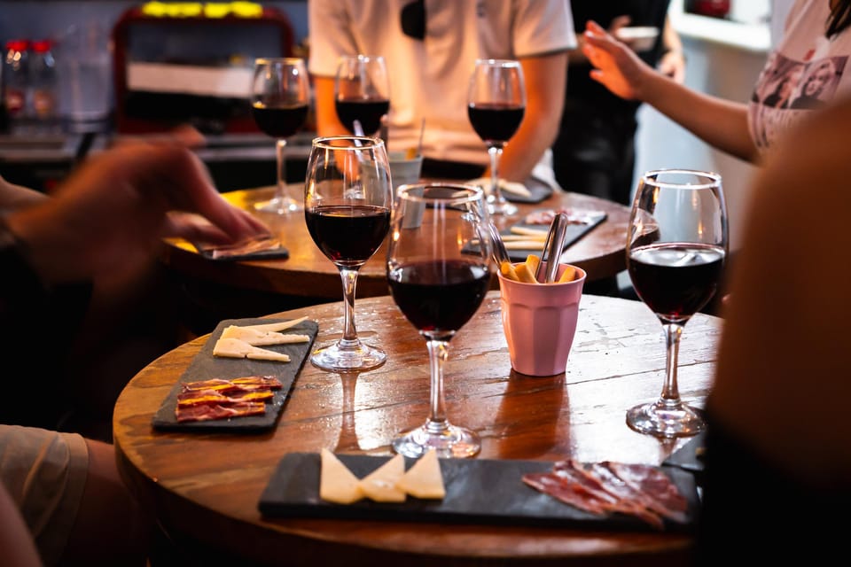Malaga: Wine and Tapas Tour with Tastings and Drinks - Stop 1: Traditional tapas starter bar, plus a short digestive walk