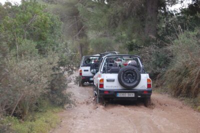 Mallorca: Beach and Mountain 4X4 Tour - The driving setup: manuals, rules, and how you keep it fun