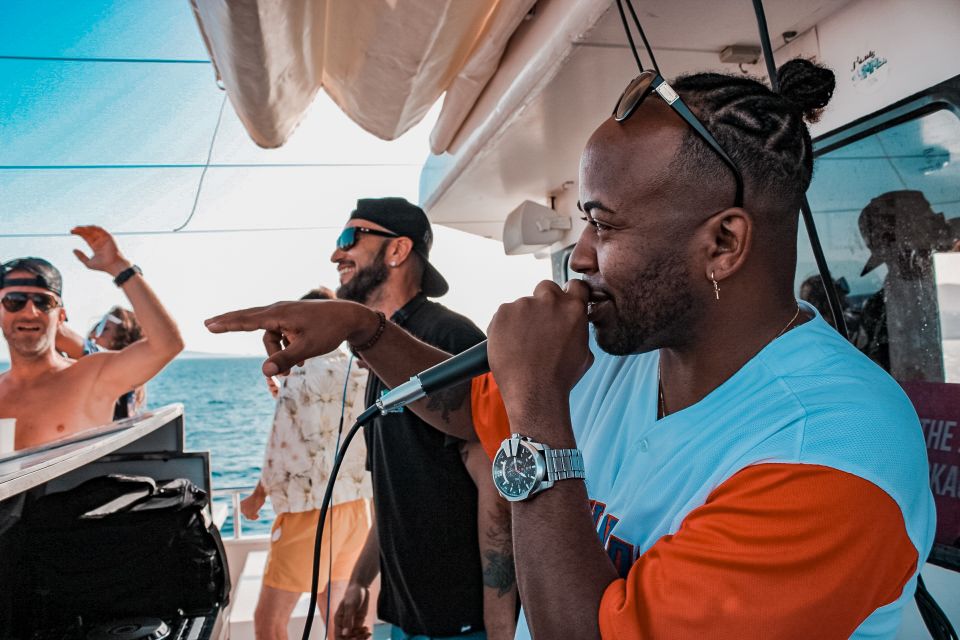Mallorca: Boat Party with DJ, Buffet and Entertainment - A 3-hour Mallorca party boat that does what it promises