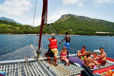 Mallorca Catamaran Tour in the Bay of Pollensa - Getting On Board: Robinson Catamaran Comfort and Space