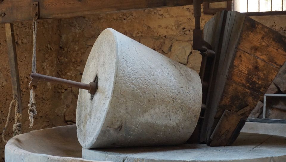 Mallorca: Day Trip to Hidden Gems of Tramuntana with Lunch - The Sóller olive oil mill: what a private tour adds
