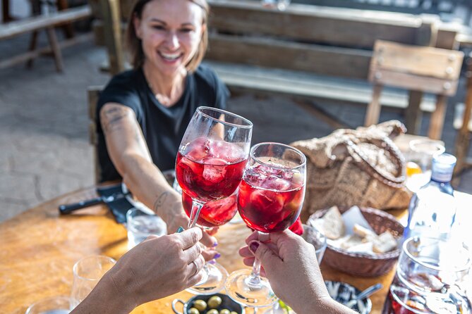 Mallorca Evening Tour: Horseback Riding, Dinner and Dance - Line dancing and live music: the western party portion