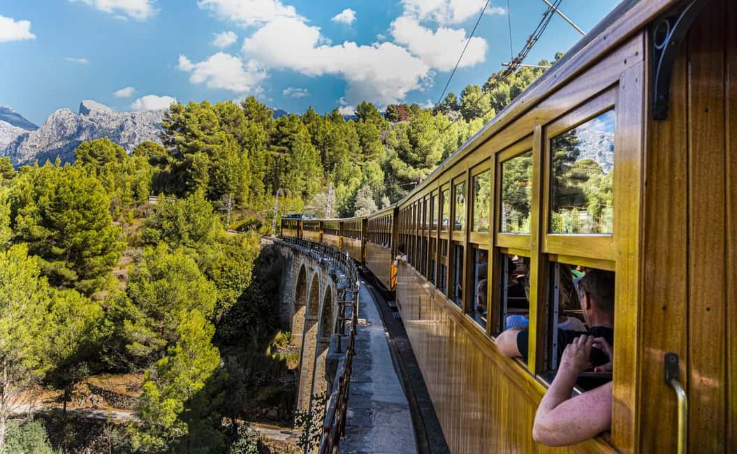 Mallorca: Exclusive Soller Train and Tram Half-Day Tour - The vintage tram to Port de Sóller: valley-to-sea payoff