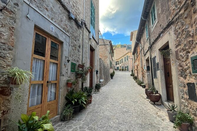 Mallorca Full-Day VIP Tour: Valldemossa, Deià & Sóller Experience - From pickup to Son Marroig: how the day stays paced
