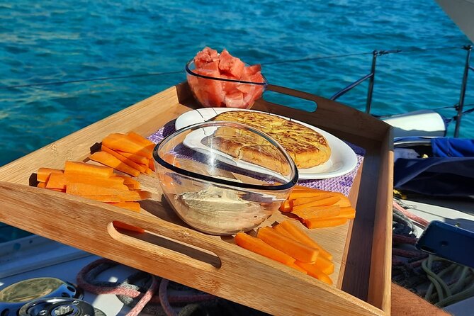 Mallorca Sailing Adventure with Snorkeling, Snacks & Drinks - Meeting at Cala Estancia: arrive early or you’ll miss the boat