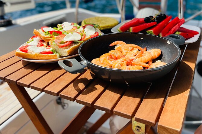 Mallorca sailing tour with tapas and wine - Tapas and wine on board: where the money actually goes