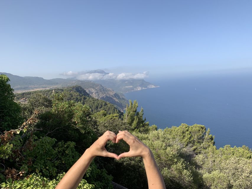 Mallorca: Tramuntana Mountains Tour with Local Guide & Lunch - Why Tramuntana by car feels more real than a bus day