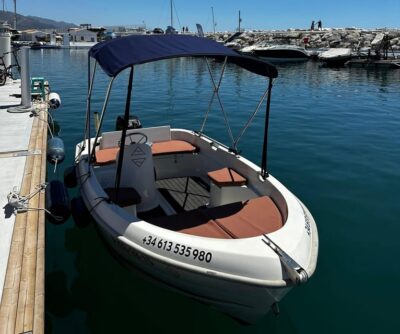 Marbella: Puerto Banús Boat Rental with No License Needed - Choose your pace: cruise nearby or head to the boat-only bar