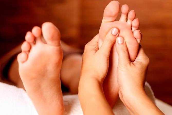 Masaje del Peregrino - The 60-Minute Flow: Stretching, Then Focused Massage