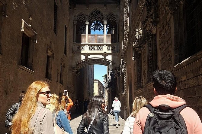 Montjuïc Cable Car & Magic Fountain Barcelona Private Tour - Ending at El Molino and getting tapas without stress