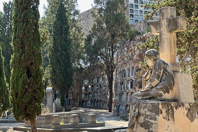 Montjuïc Cemetery Walking Tour – Hidden Art, History & Views - Stop 3: Columbus Monument Return (Then You Rejoin Barcelona)
