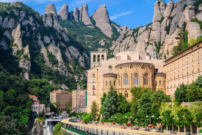 Montserrat Private Tour from Barcelona with Pick-up - Abadia de Montserrat guided walking tour: where the day really becomes real