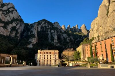 Montserrat very early : Hiking, Abbey, very small group - The 6:15–6:45 pickup window and the comfy van ride