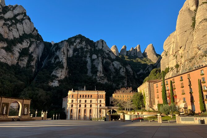 Montserrat very early : Hiking, Abbey, very small group - The 6:15–6:45 pickup window and the comfy van ride