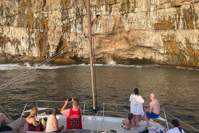 Morning cruise - A small-group catamaran cruise that actually feels small