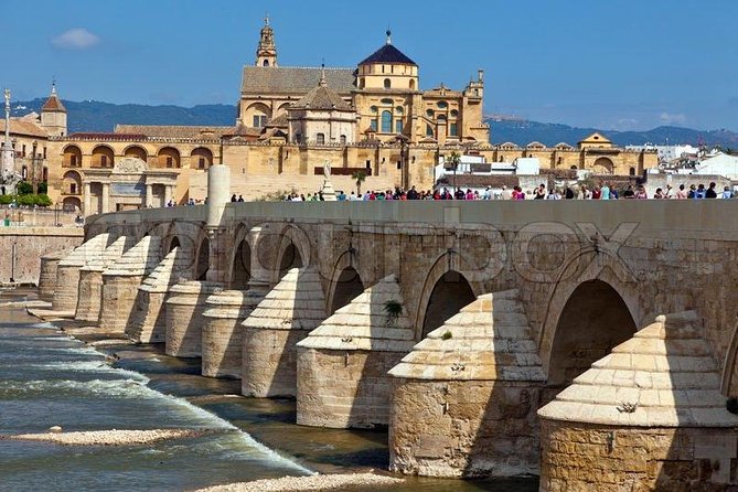 Mosque-Cathedral, Alcazar & Jewish Quarter with Tickets - Inside the Mezquita-Catedral: How to Read the Mosque-to-Cathedral Shift