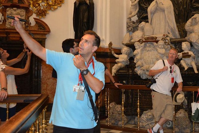 Mosque of Cordoba History Tour in English Tickets included - What the guide does that a solo visit usually won’t