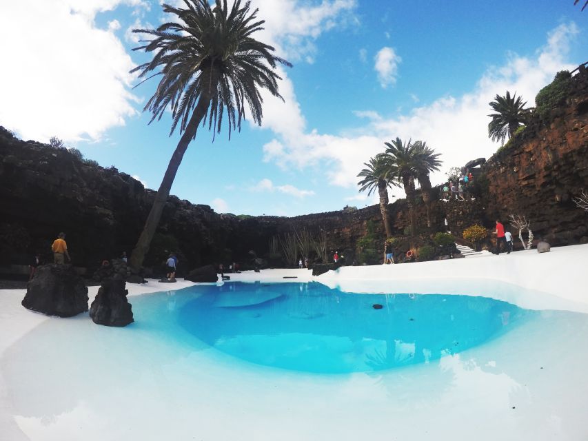 North Lanzarote: Cave, Jameos del Agua, and Viewpoint - Pickup to Cueva de los Verdes: the day starts moving