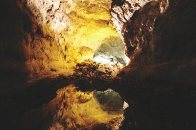 North Lanzarote: Cave, Jameos del Agua, and Viewpoint - Cueva de los Verdes: a volcanic tube painted in color