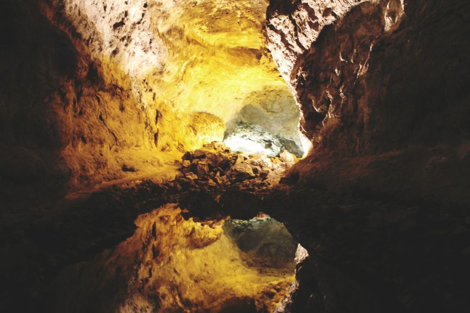 North Lanzarote: Cave, Jameos del Agua, and Viewpoint - Cueva de los Verdes: a volcanic tube painted in color