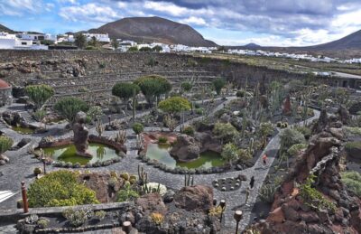 North Lanzarote: The Work of César Manrique - The view stop: El Valle de las Mil Palmeras on the way to Haría