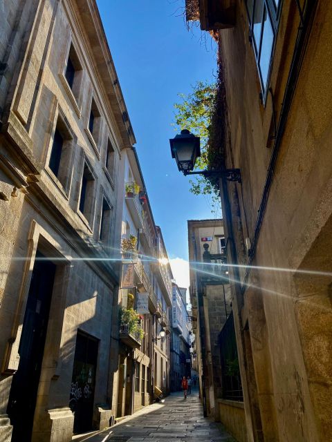 Old town walking tour in a small group - Praza do Obradoiro: Easy Start, Easy End