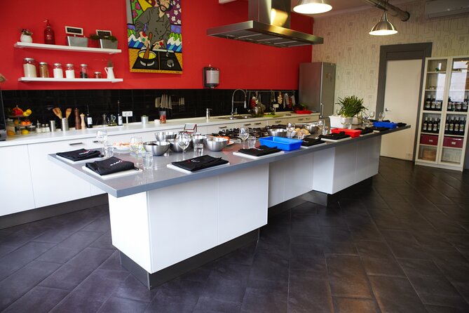 Paella Class & Bottomless Wine: Las Ramblas Views - Who should book this class, and who might not love it