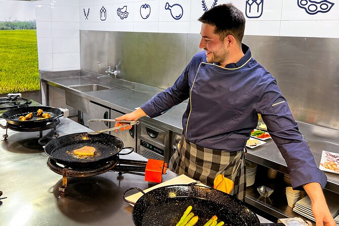 Paella Cooking Class, Wine Tasting & Central Market in Valencia - Who should book this paella class, and who should skip it