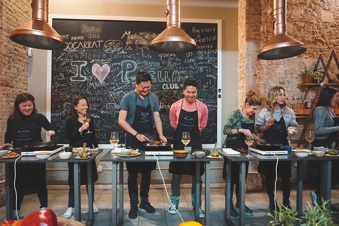 Paella Experience and Bottomless Wine in Barcelona - Meeting Paella Club and getting set for an 8:00 pm start