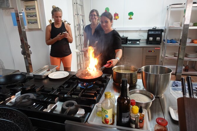 Paella & Sangria Class with Tapas and Market Visit - From Plaza 25 de Mayo to the Mercado Central: why this start matters