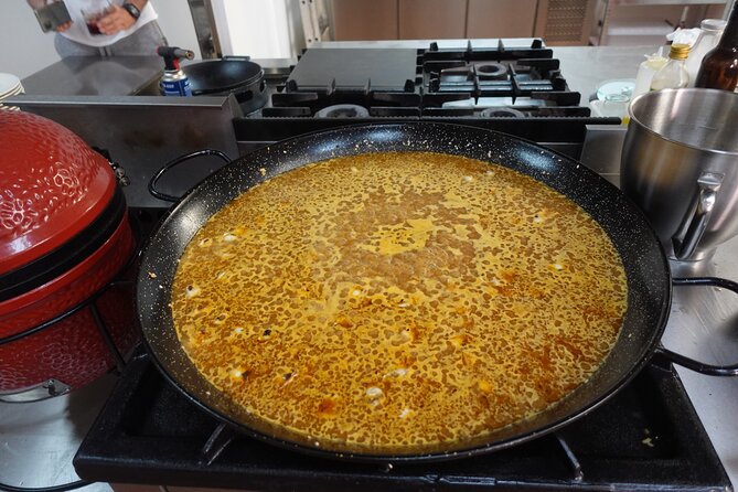 Paella & Sangria Class with Tapas and Market Visit - Choosing seafood, meat, or vegetarian paella (and what changes)