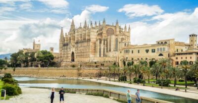 Palma: Cathedral of Mallorca Skip-the-Line Entry Ticket - Getting in fast: the security gate and your mobile voucher