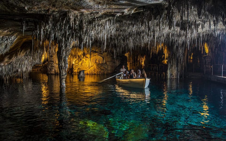 Palma: Caves of Drach Entrance, Music Concert, and Boat Trip - Palma to Cuevas del Drach: the easy bus setup