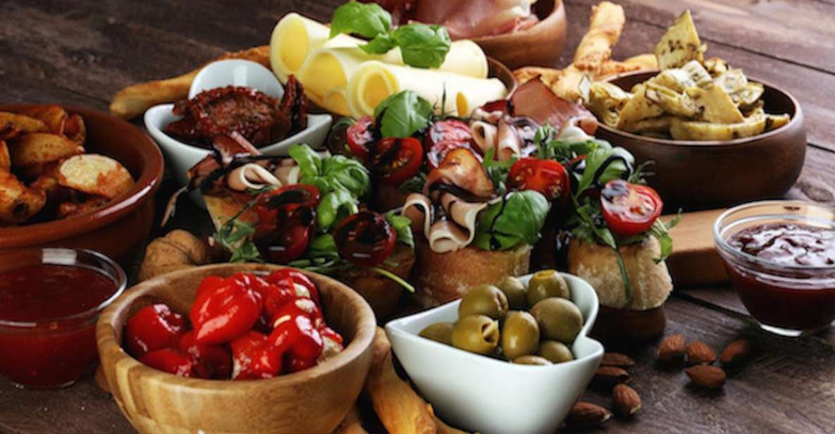 Palma: Culinary Tapas Tour of the Old Town - Almudaina Palace and the power story behind Palma