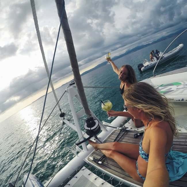 Palma de Mallorca: Deluxe Catamaran Sailing Tour with Meal - Cala Vella swim stop: your time to jump, paddle, or snorkel