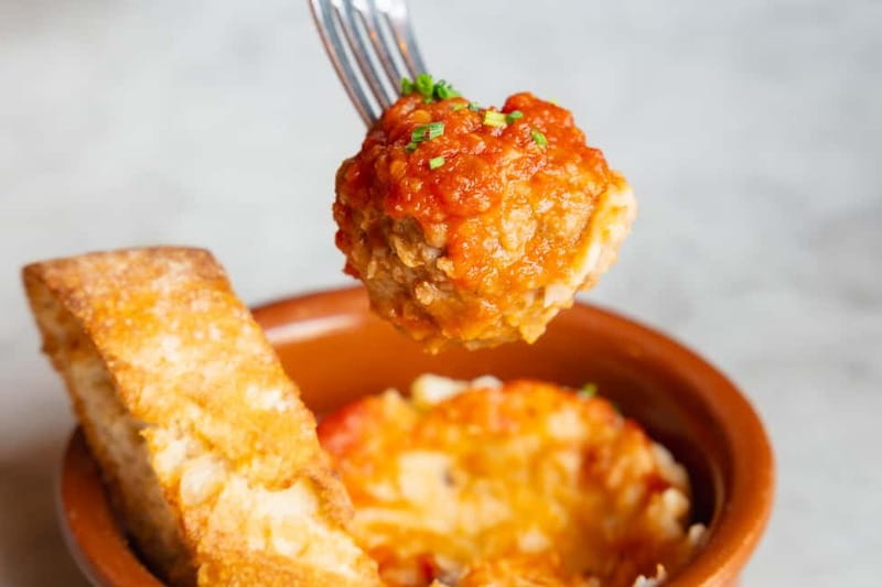 Palma de Mallorca: Gourmet Tapas and Wine Tour - The Old Town Walk: Plaça Major, Plaça de Weyler, and the Fun of Not Rushing