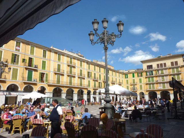 Palma de Mallorca: Guided Tour of the Old Town - Patios: the detail stop that makes you feel like you found an insider trick