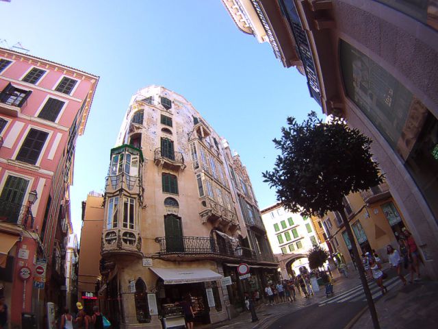 Palma de Mallorca: Guided Tour of the Old Town - Palaces, manors, and the names behind the architecture