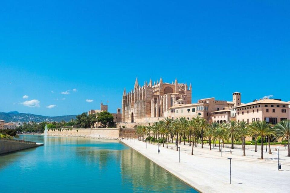 Palma de Mallorca : Must see Walking Tour With A Guide - Starting at Pg. del Born: how this 2-hour tour stays efficient