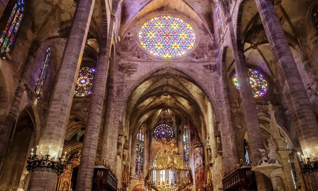Palma de Mallorca: Old Town and Cathedral Tour - Palma Old Town on Foot: Squares, Palaces, and Patio Views