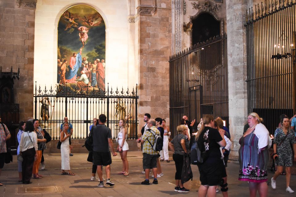 Palma de Mallorca: Old Town and Cathedral Tour - Inside Palma Cathedral: Main Chapels, Stained Glass Light, and Spires