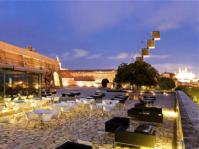 Palma de Mallorca: Old Town Atmospheric Evening Tour - Where You Start Near Parc de la Mar and Lennox The Pub