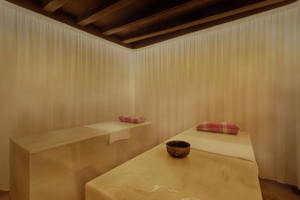 Palma: Hammam Al Àndalus Bath Session with Massage Options - What You Get Inside: Towels, Toiletries, Locker, and Tea