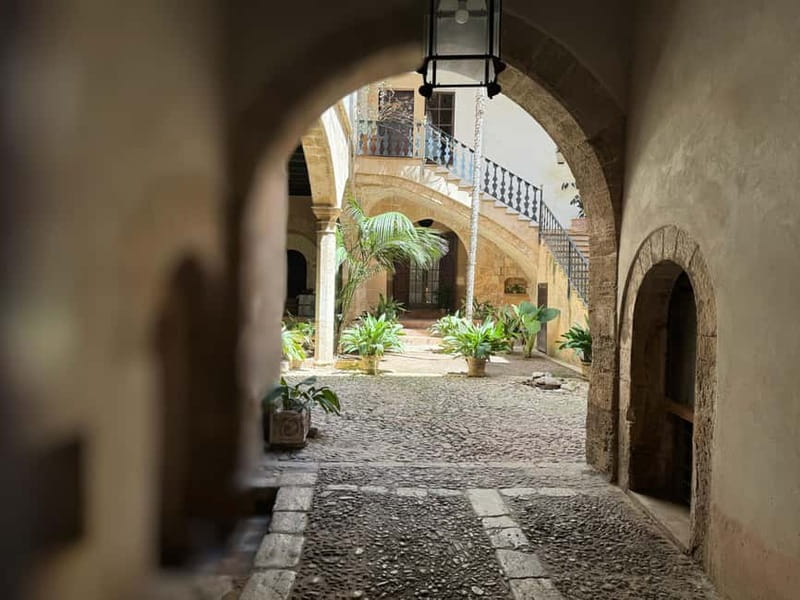 Palma, up close and personal, away from the crowds - Hidden Squares and Picture-Perfect Alleys (The Part You’ll Actually Remember)