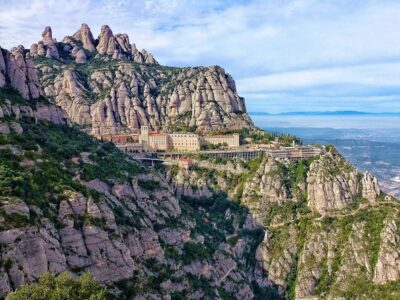 Panoramic Barcelona and Montserrat with Cog-Wheel Train - Morning Barcelona: Gothic Quarter, El Born, and Gaudí’s boulevard vibes