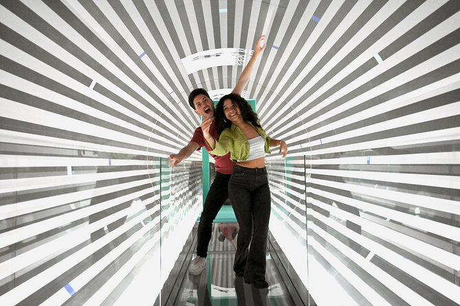 Paradox Museum Barcelona - The main event: moving through interactive rooms of paradoxes