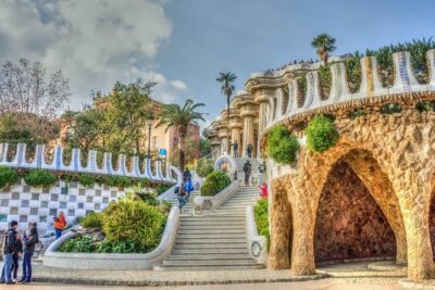 Park Guell and Sagrada Familia Private Tour with Hotel pick-up - Hotel pickup and private vehicle: the real comfort upgrade
