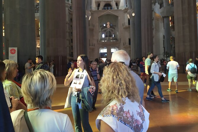 Park Guell and Sagrada Familia Tour in Barcelona - Stop 1: La Sagrada Familia Inside Tour (Plus the Fast Crowds)