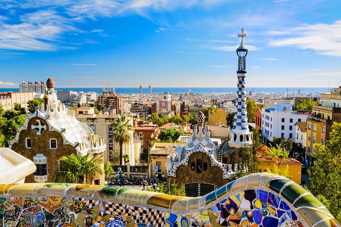 Park Guell Guided Tour with Skip the line Ticket - Guides and audio: what makes the tour feel smooth