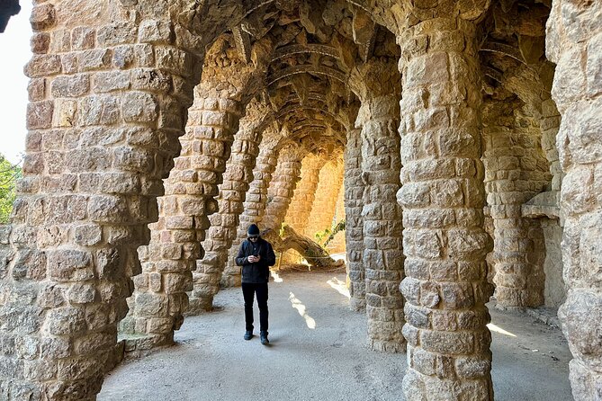 Park Guell Private Guided Tour With a Five Stars Tour Guide - Private, but with a reality check on group size